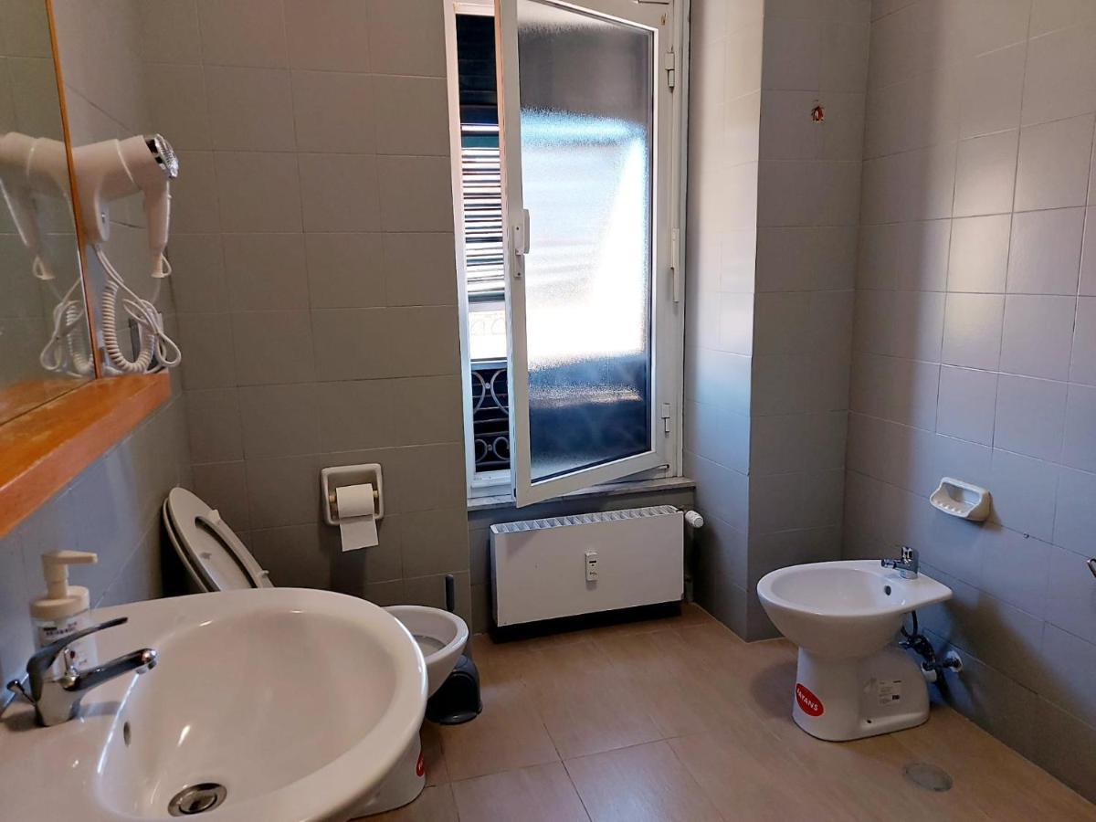 La Dulce Stanza Acomodação com café da manhã Génova Exterior foto